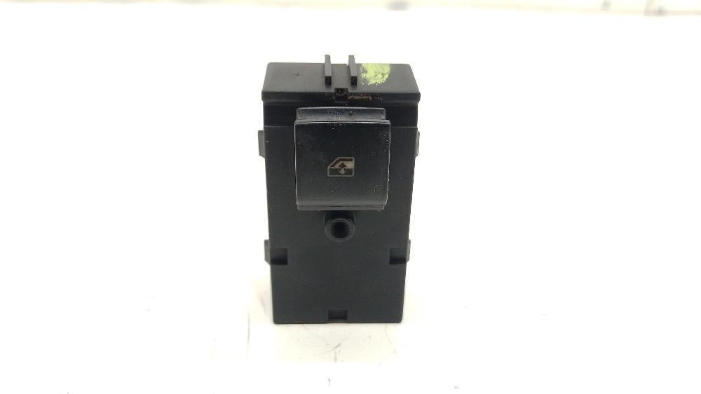 Mando elevalunas trasero izquierdo A17DTR 13301888 de Opel Astra j (p10) 2009-2015 125 CV