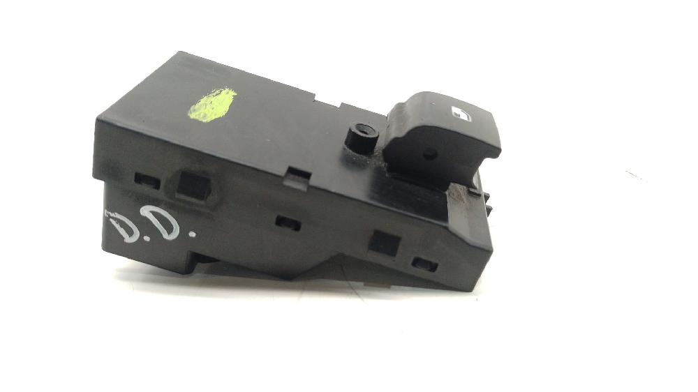 Mando elevalunas delantero derecho A17DTR 13301886 de Opel Astra j (p10) 2009-2015 125 CV - pieza usada