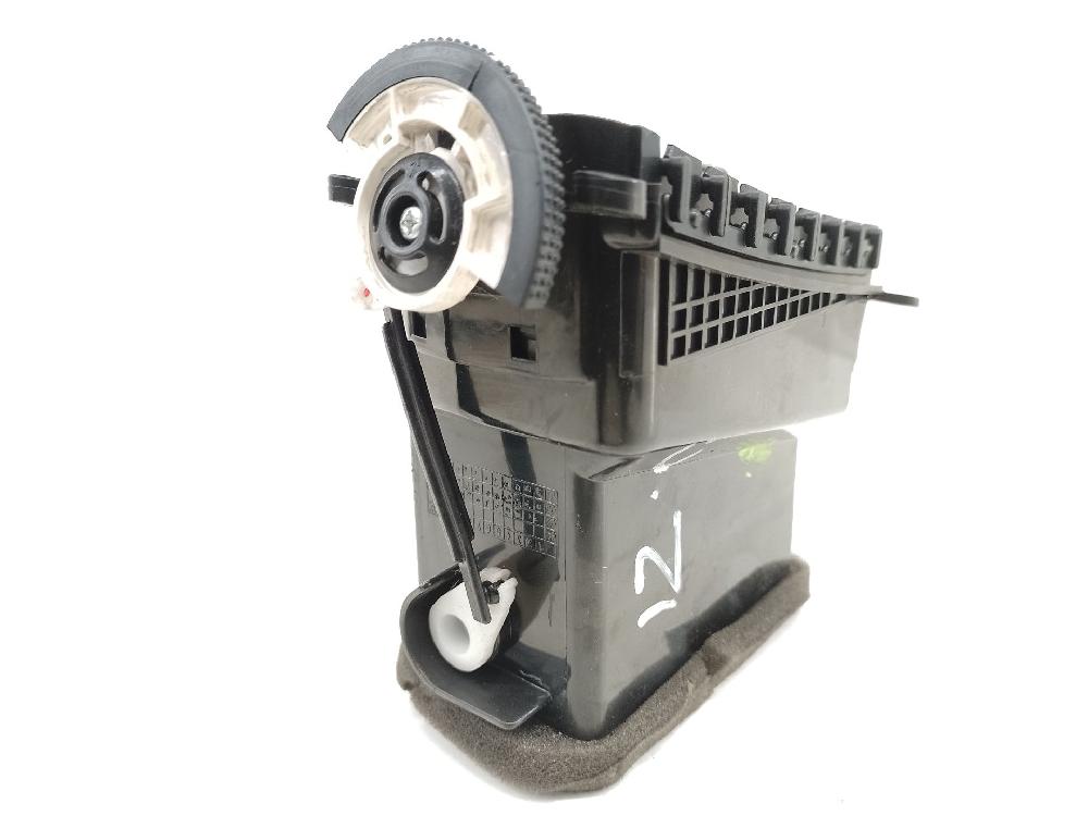Rejilla aireadora D4FA 1G97410000 de Kia Rio ii (jb) 2005-2011 110 CV - pieza usada