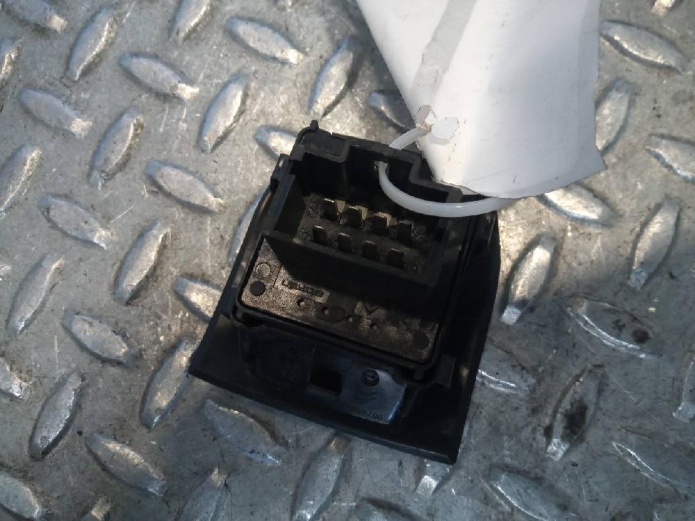 Mando elevalunas trasero izquierdo HM01 9674559377 de Citroen C-elysee (dd_) 2014-0 82 CV con 1 km - pieza usada