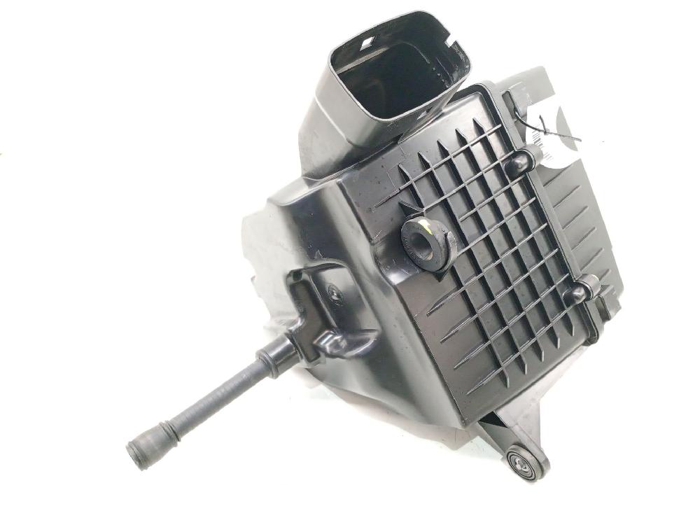 Soporte filtro aire CAYB 6R0129601C de Skoda Roomster praktik (5j) 2010-2015 90 CV con 591732 km - pieza usada