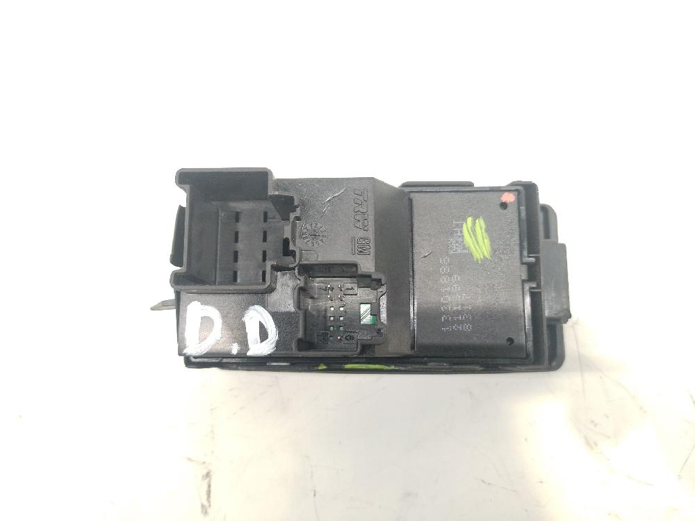 Mando elevalunas delantero derecho A20DTH 13301886 de Opel Insignia a sports tourer (g09) 2008-2012 - pieza usada