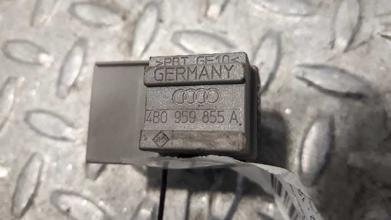 AUDI A6 C5/4B (1997-2004) Rear Right Door Window Control Switch 4B0959855A 23683282