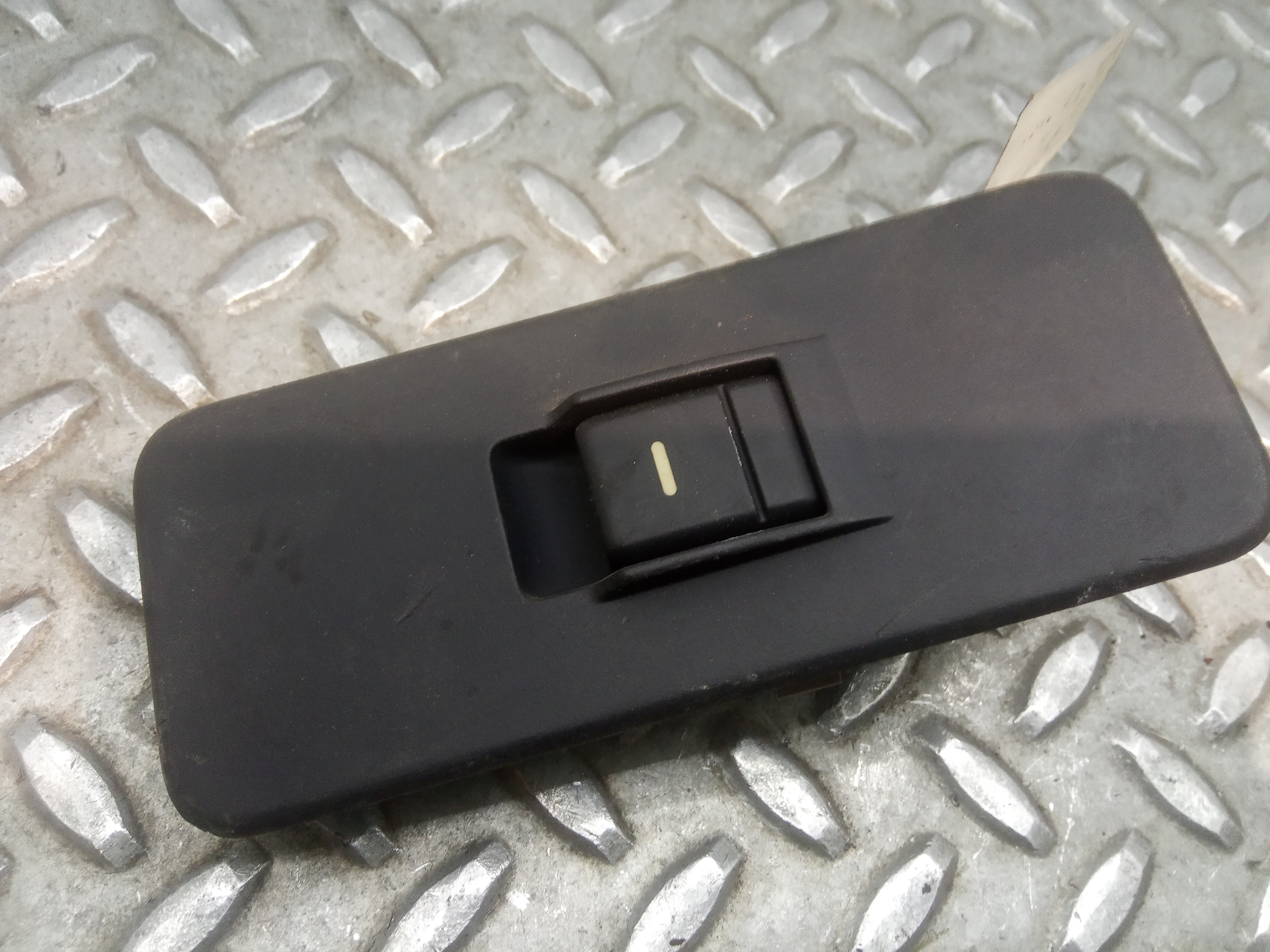LAND ROVER Discovery 3 generation (2004-2009) Front Right Door Window Switch YUD501070PVJ 23670143
