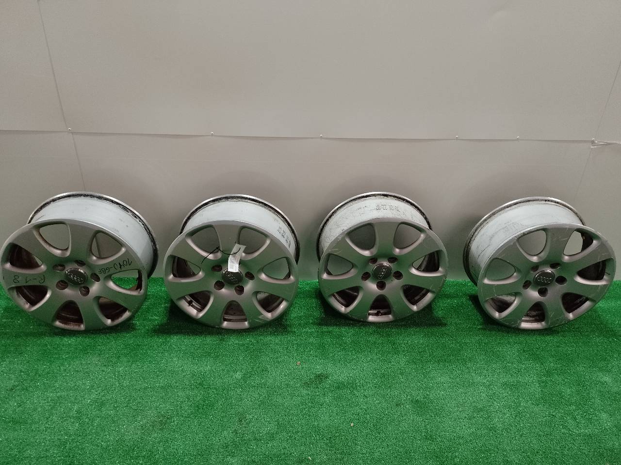 AUDI Q7 4L (2005-2015) Wheel Set R18 23708827