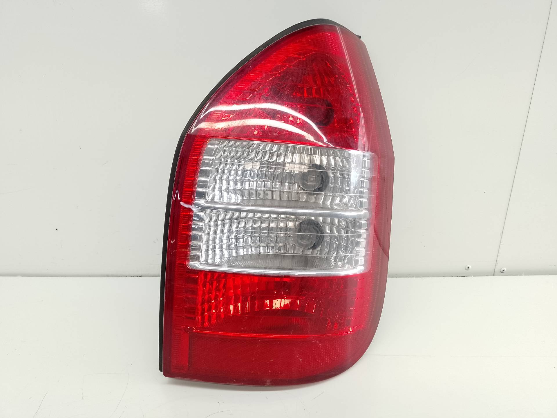 OPEL Corsa B (1993-2000) Rear Right Taillight Lamp 62281 25279627