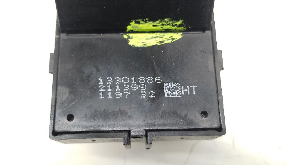 Mando elevalunas delantero derecho A17DTR 13301886 de Opel Astra j (p10) 2009-2015 125 CV - pieza usada