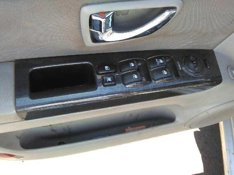 KIA Sorento 1 generation (2002-2011) Rear left door window lifter 834503E000 18715415