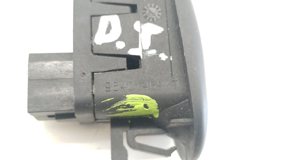 Mando elevalunas delantero izquierdo KFV 96401469XT de Citroen C3 i (fc_, fn_) 2002-0 73 CV - pieza usada