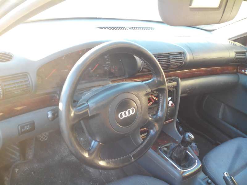 AUDI A4 B5/8D (1994-2001) Aušinimo radiatorius 8D0260401G 24761869