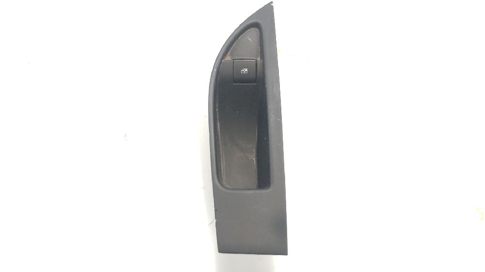 Mando elevalunas trasero derecho B 16 DTL 13301888 de Opel Astra j (p10) 2009-2015 110 CV