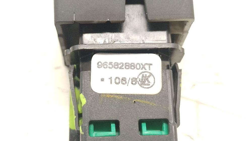 Boton cierre puertas BH02 96582880XT de Peugeot Partner kasten 2008-0 - pieza usada