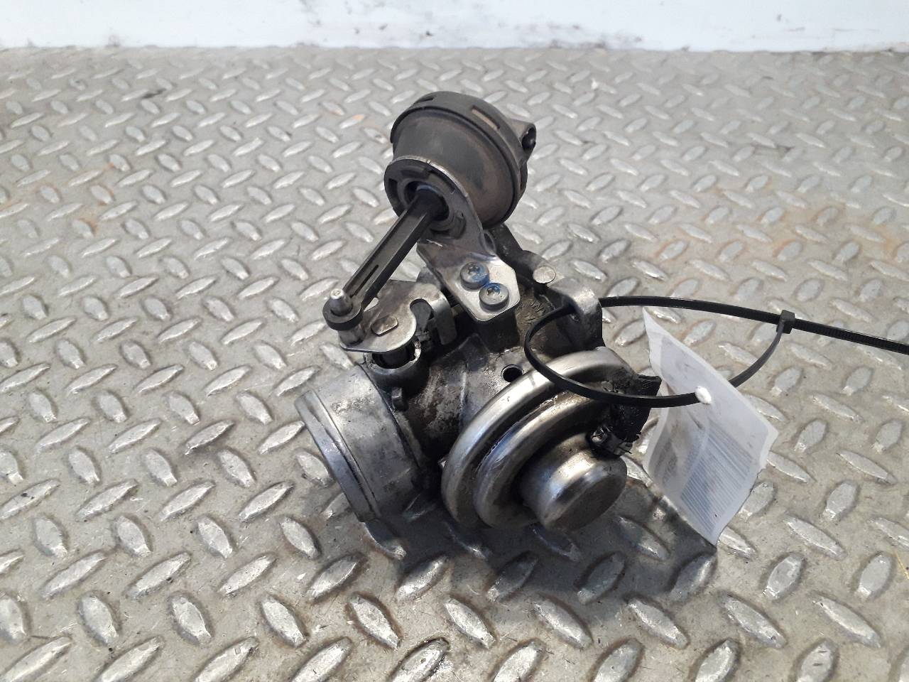 VOLKSWAGEN Bora 1 generation (1998-2005) EGR Valve 038129637B 23702995