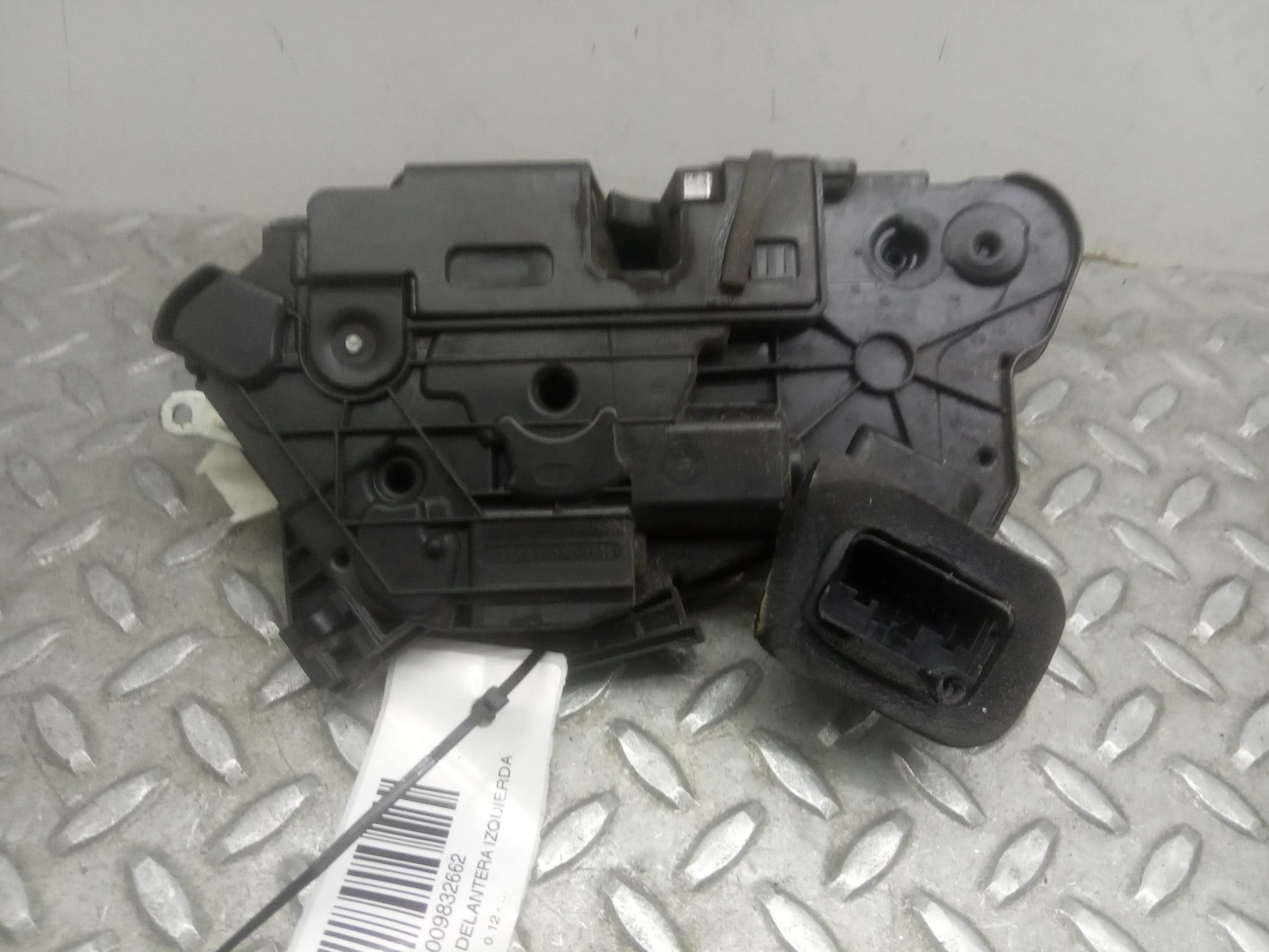 SEAT Leon 3 generation (2012-2020) Front Left Door Lock 5K1837015E 23695155