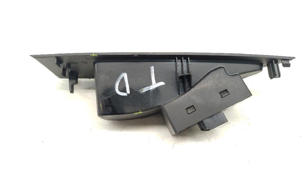 Mando elevalunas trasero derecho A 16 XER,B 16 XER 13301888 de Opel Astra j (p10) 2009-2015 115 CV con 194671 km - pieza usada