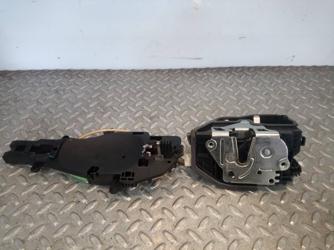 BMW X1 E84 (2009-2015) Front Left Door Lock 7229461 22482310