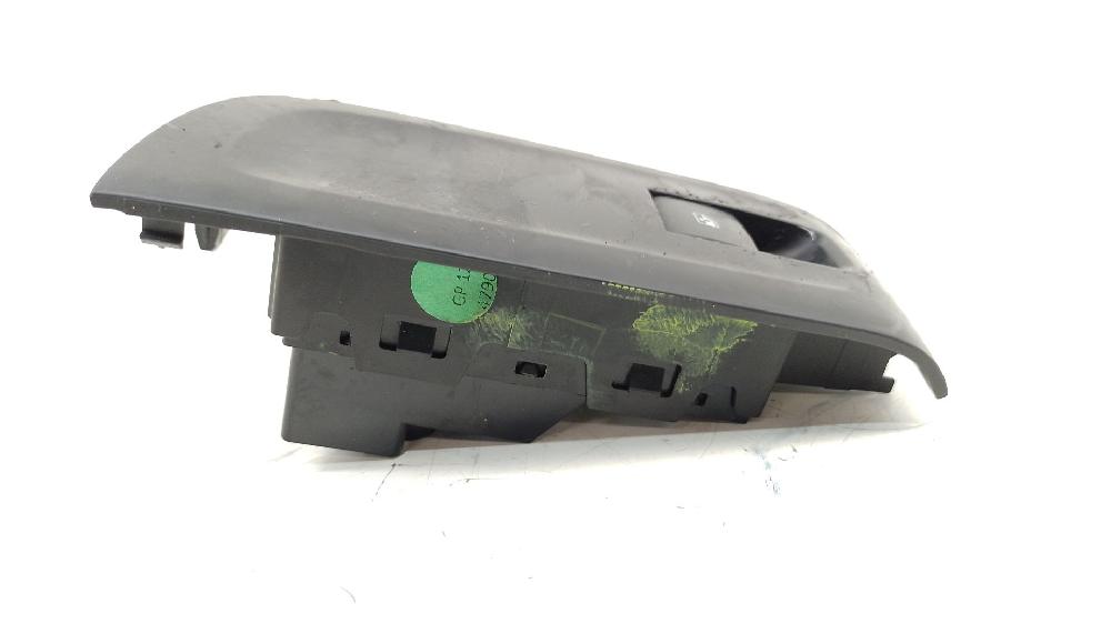 Mando elevalunas delantero derecho A 20 DT,Y 20 DTJ,Z 20 DTJ 13301886 de Opel Zafira tourer c van (p12) 2011-0 131 CV con 197877 km - pieza usada