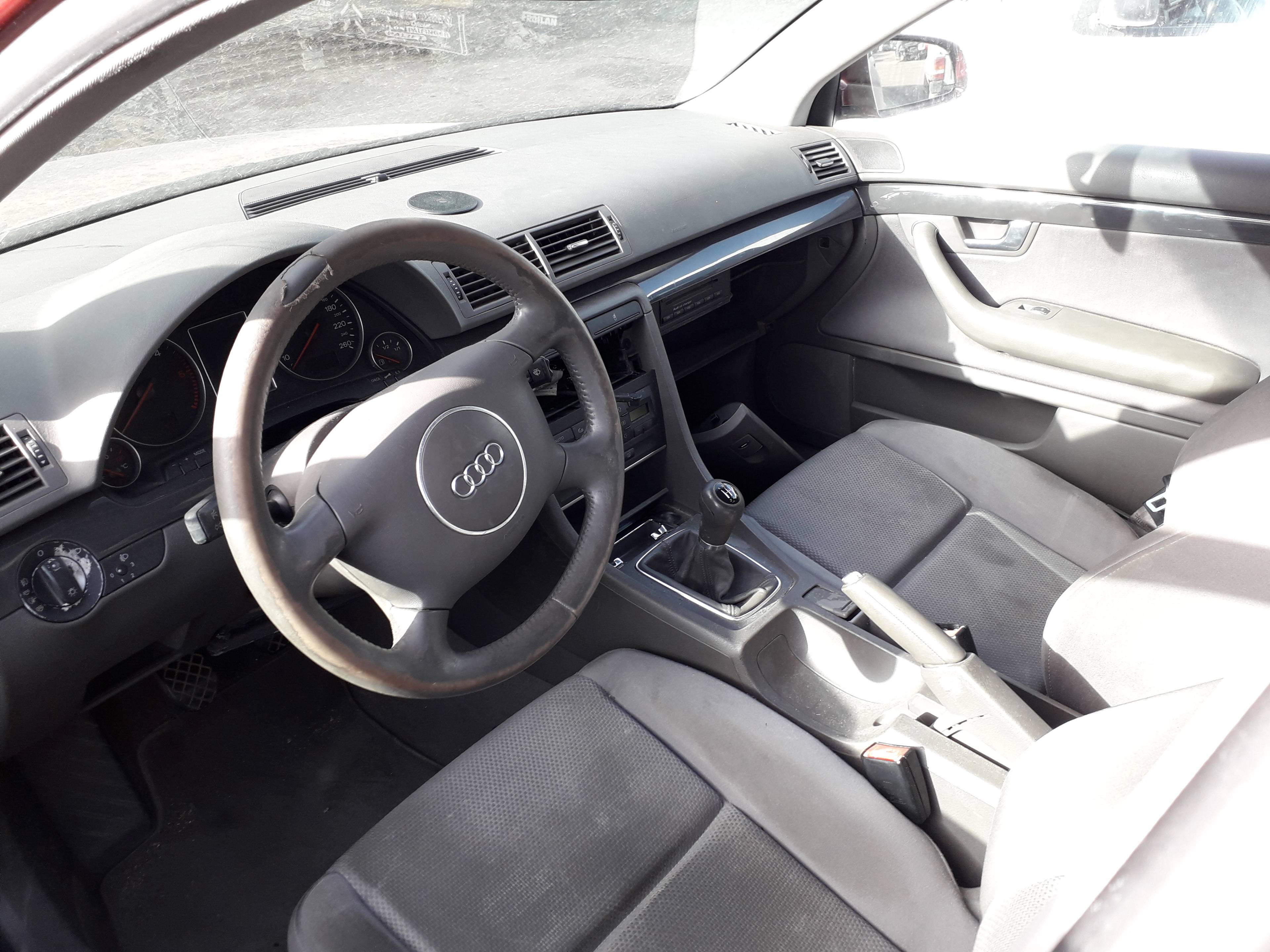 AUDI A4 B6/8E (2000-2005) Venstre forskærm 23331631