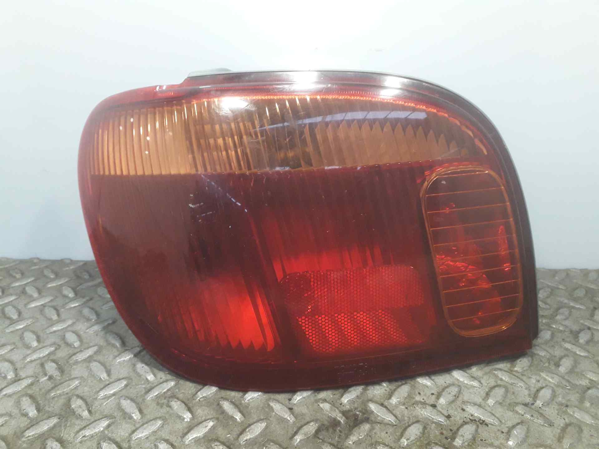 TOYOTA Yaris 1 generation (1999-2005) Rear Left Taillight 52053 23372583