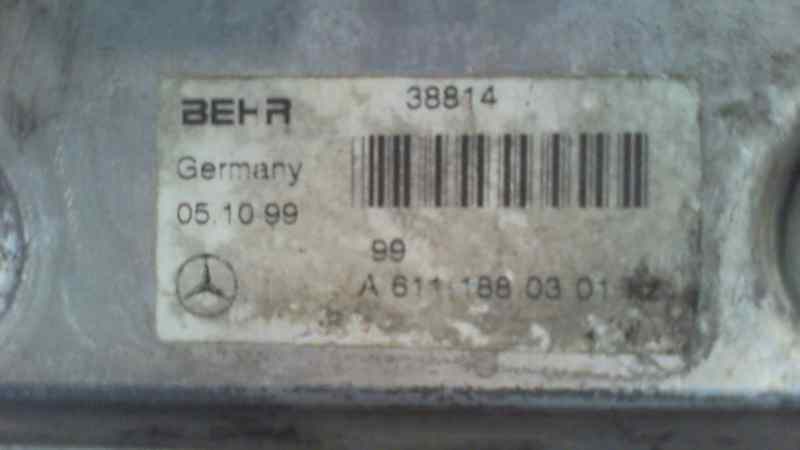 Enfriador de aceite motor 611980 A6111880301 de Mercedes-benz Vito (w638) combi 1996-2003 102 CV - pieza usada