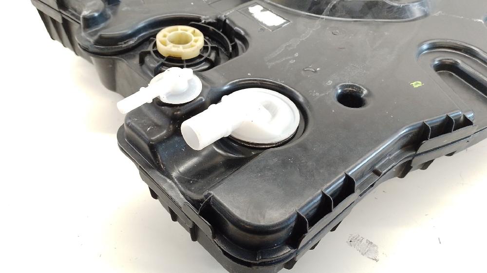 Deposito aditivo fap/adblue YH01 9827948380 de Citroen C4 cactus 2014-0 102 CV con 156374 km - pieza usada