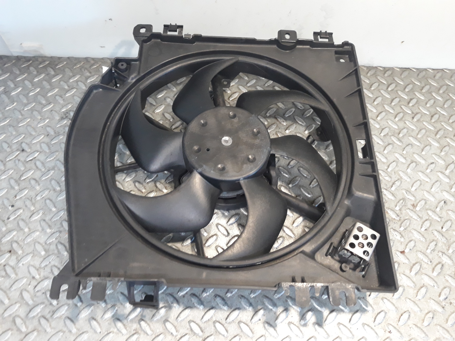 RENAULT Clio 3 generation (2005-2012) Difūzoriaus ventiliatorius 8200748439, 1832064000 23320388