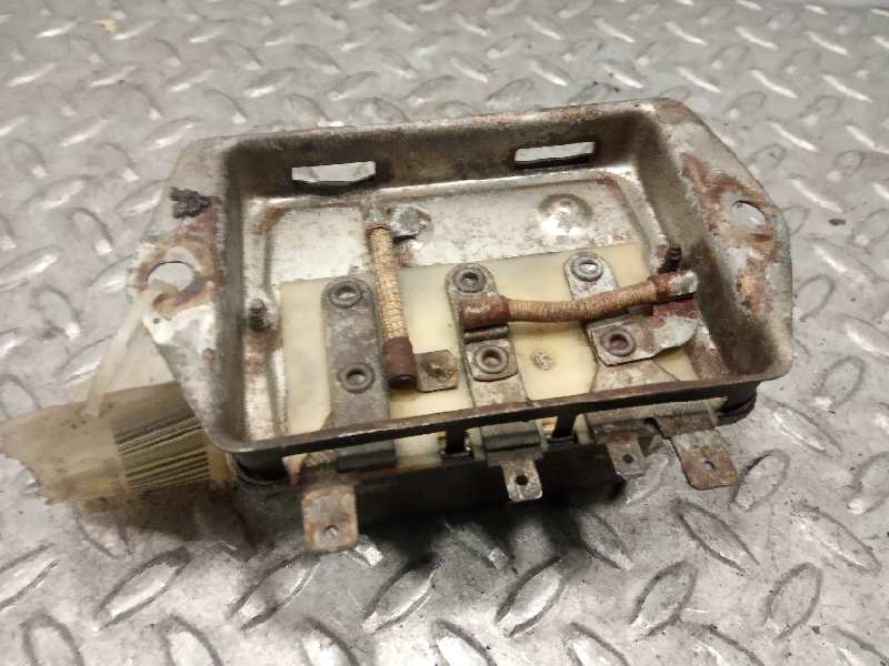 Caja de relés / fusibles de Seat 600 0-0 con 1 km - pieza usada