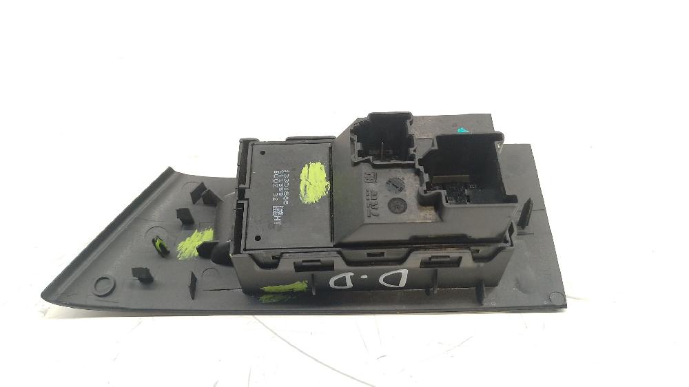 Mando elevalunas delantero derecho B 16 DTL 13301886 de Opel Astra j (p10) 2009-2015 110 CV - pieza usada
