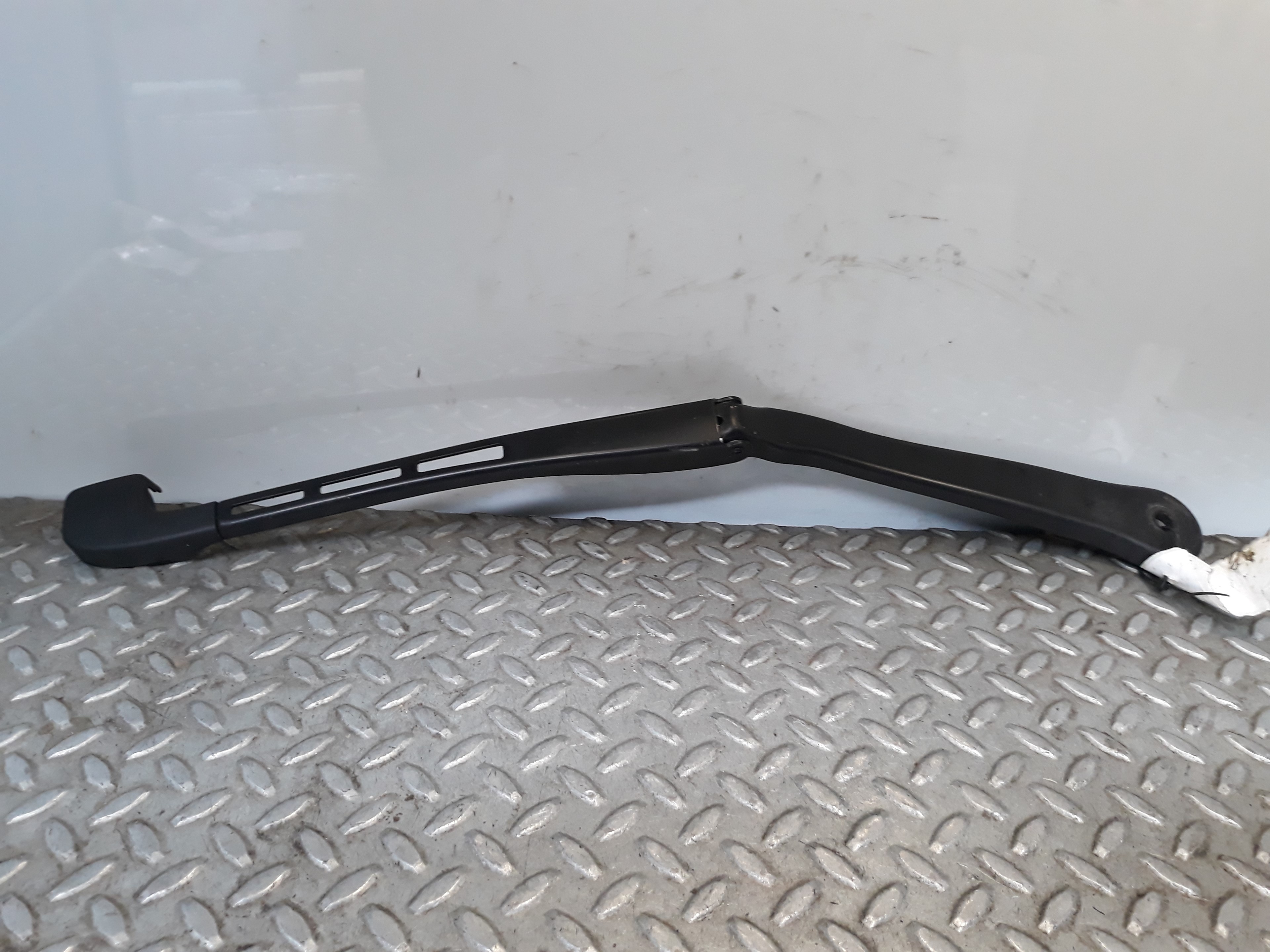 BMW 3 Series E90/E91/E92/E93 (2004-2013) Front Wiper Arms 61617253386 23688226