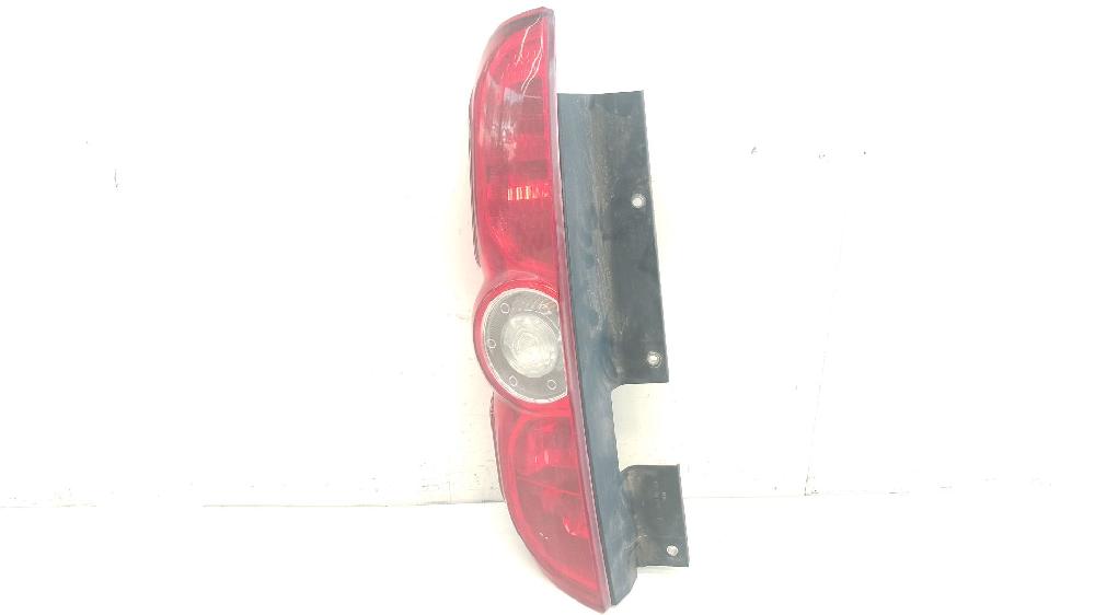 Piloto trasero izquierdo A 13 FD 00519248460 de Opel Combo tour (x12) 2012-0 95 CV