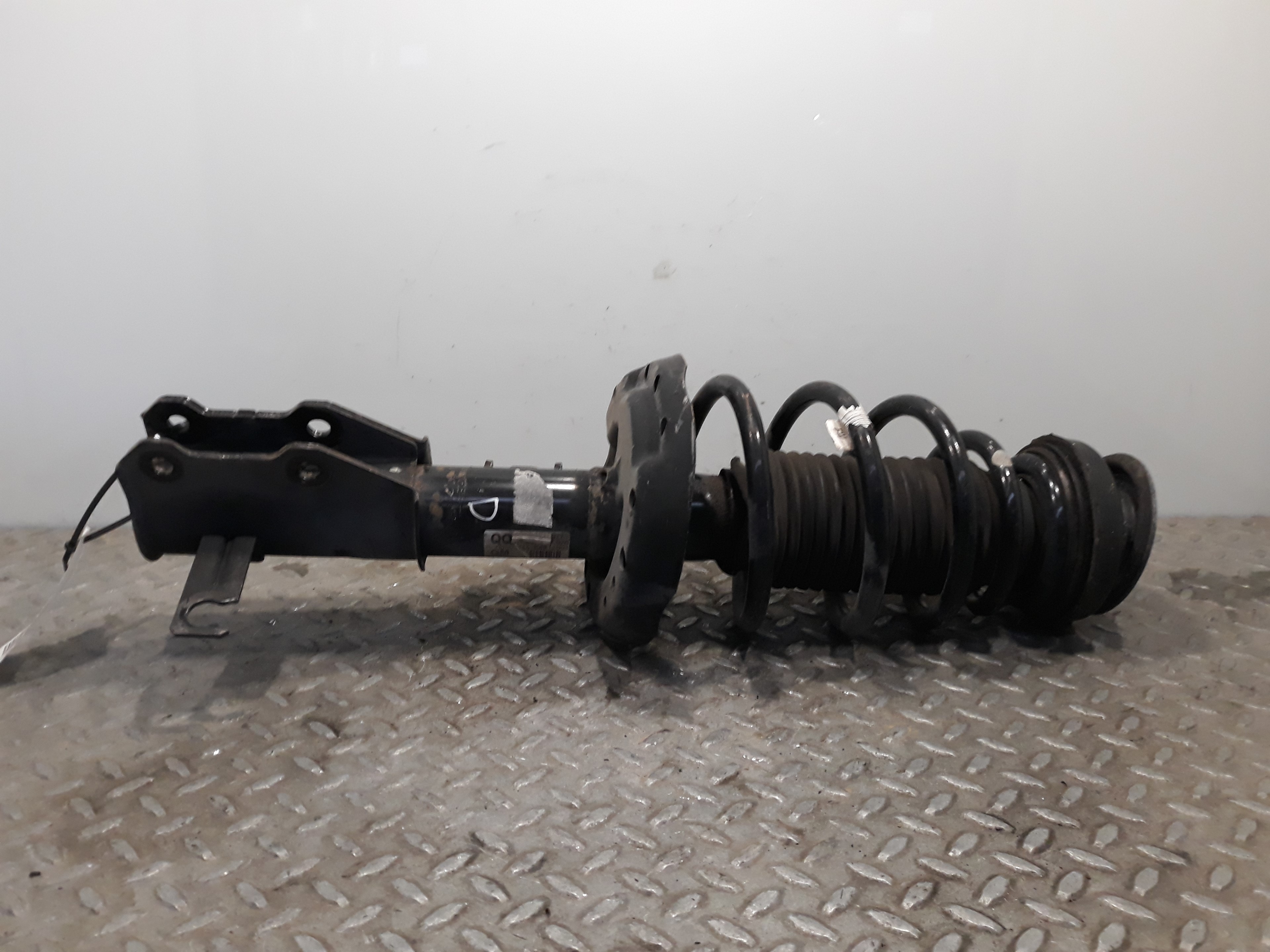 OPEL Insignia A (2008-2016) Front Right Shock Absorber 23691104
