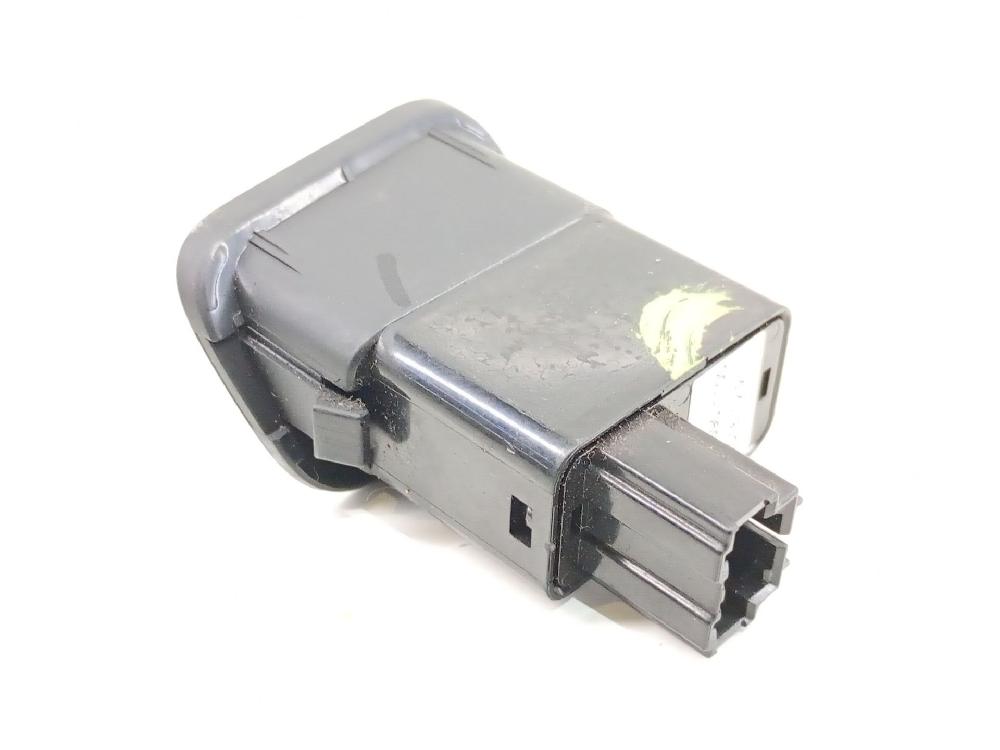 Pulsador porton trasero D4FD 39R5901100 de Hyundai I40 (vf) 2012-2019 116 CV con 362018 km - pieza usada