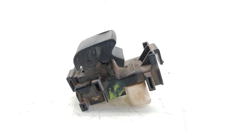 Mando elevalunas delantero derecho 1ND-TV 1928295 de Toyota Yaris (_p13_) 2012-2020 90 CV - pieza usada