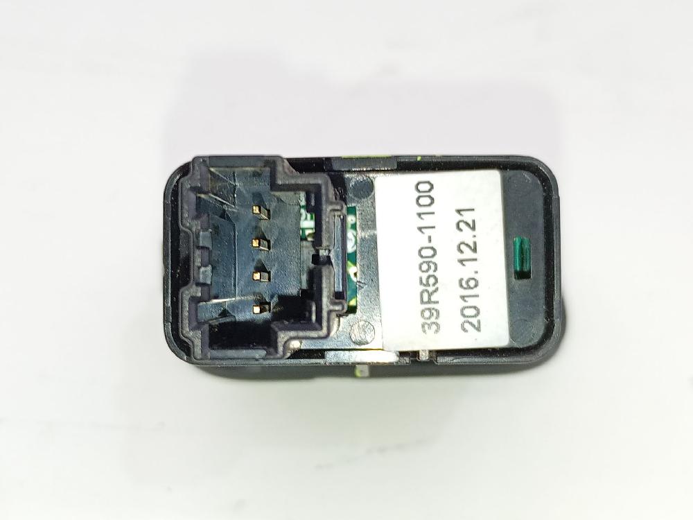 Pulsador porton trasero D4FD 39R5901100 de Hyundai I40 (vf) 2012-2019 116 CV con 362018 km - pieza usada