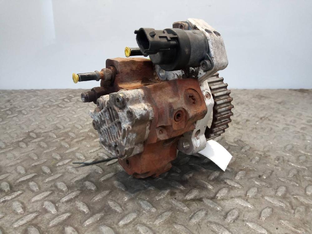Bomba de inyección F9Q C7 8200108225 de Renault Laguna ii (bg0) 2001-2007 120 CV con 1 km - pieza usada