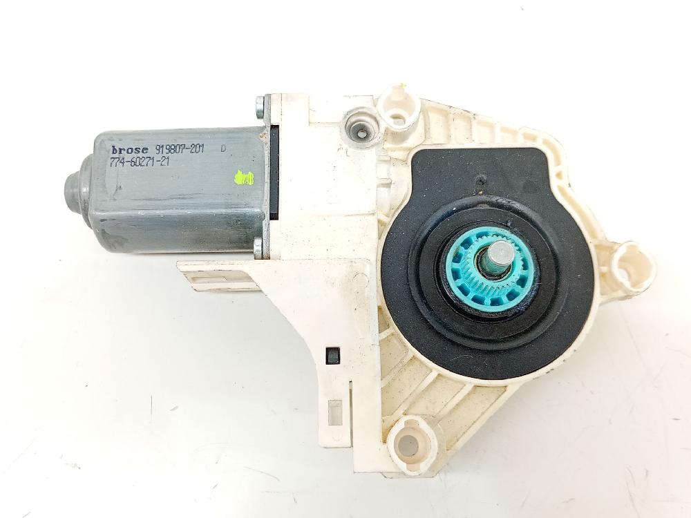 Motor elevalunas delantero derecho CAS 8K0959802B de Volkswagen Touareg (7p5, 7p6) 2010-2018 240 CV - pieza usada