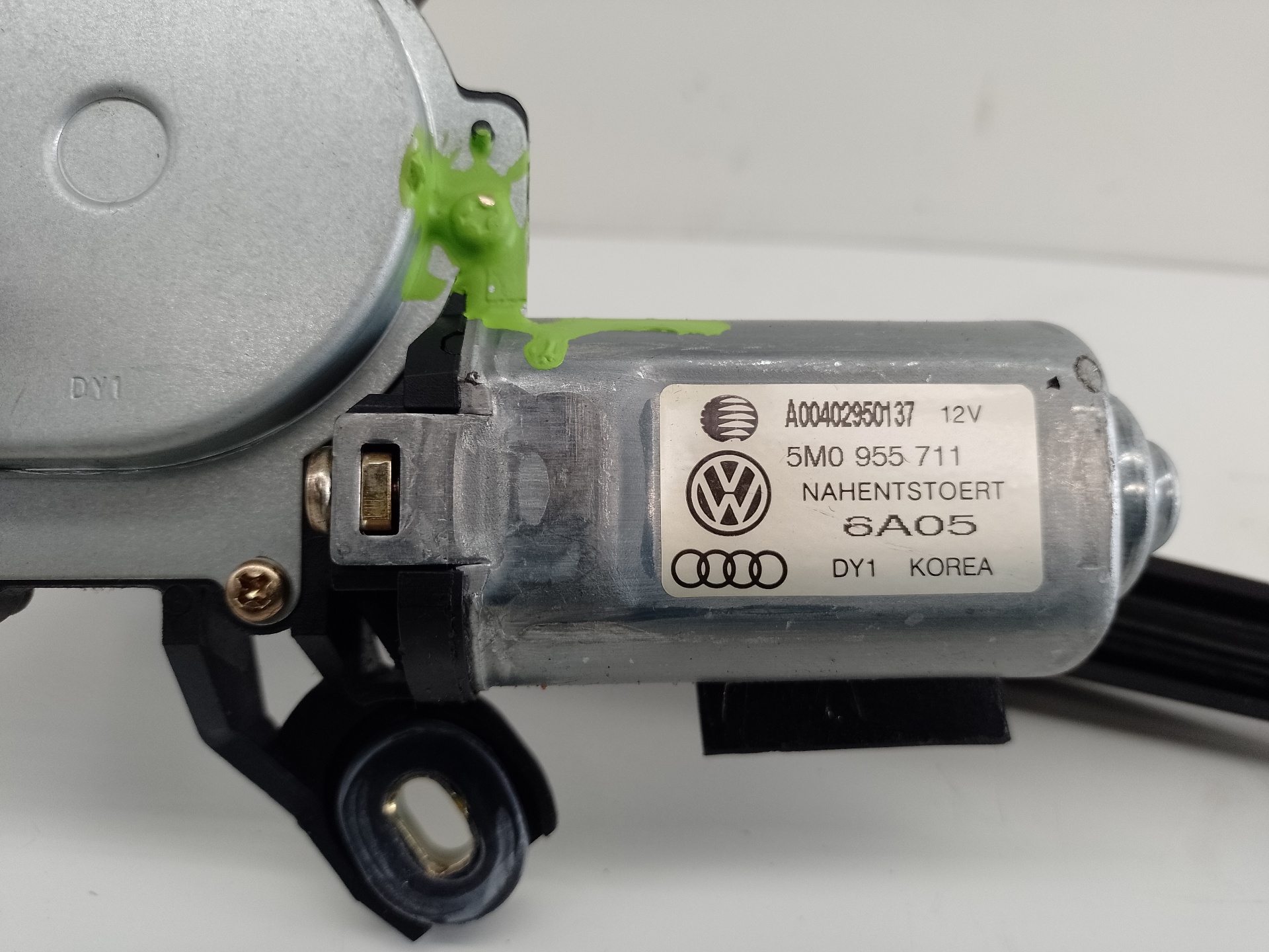 VOLKSWAGEN Golf Plus 2 generation (2009-2014) Moteur d'essuie-glace de hayon 5M0955711 25194925