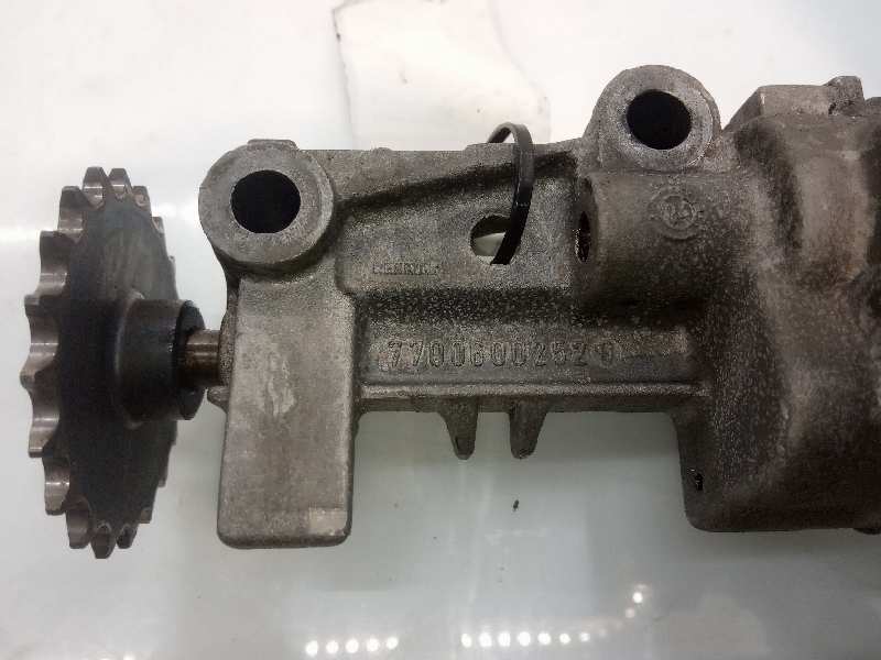 RENAULT Megane 2 generation (2002-2012) Oil Pump 77006002520 18737139