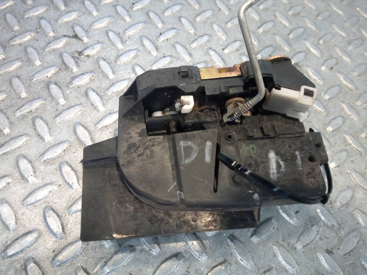 RENAULT Laguna 1 generation (1993-2001) Front Right Door Lock 23352011