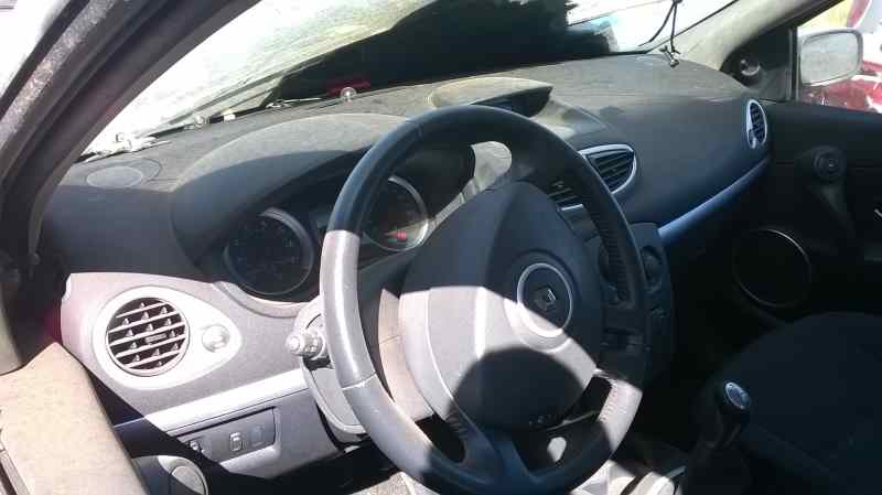 RENAULT Clio 2 generation (1998-2013) Front Left Wheel Hub 8200345944 18698641