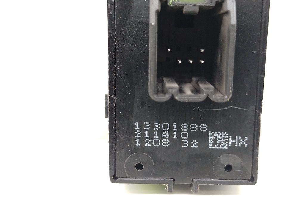 Mando elevalunas trasero derecho A17DTR 13301888 de Opel Astra j (p10) 2009-2015 125 CV - pieza usada