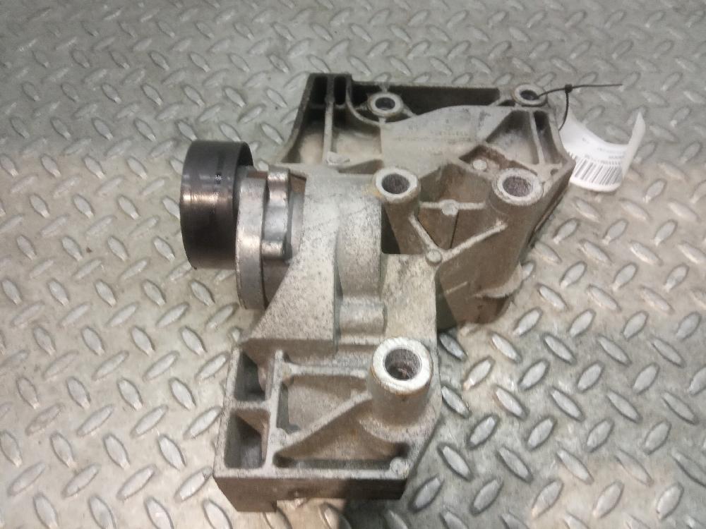 Soporte alternador A20DTH 55562863 de Opel Insignia a sedán (g09) 2008-2017 131 CV con 1 km - pieza usada