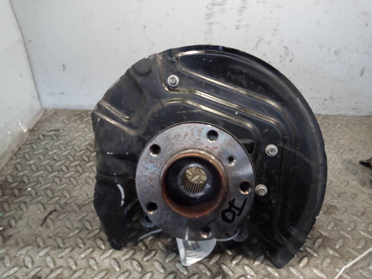 BMW X3 E83 (2003-2010) Front Left Wheel Hub 23703965