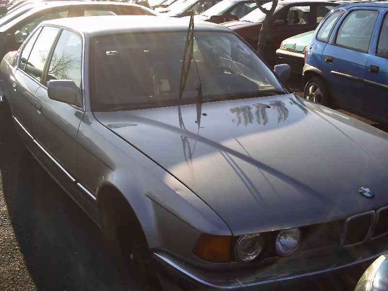 BMW 7 Series E32 (1986-1994) Priekinės radiatoriaus grotelės 18368435