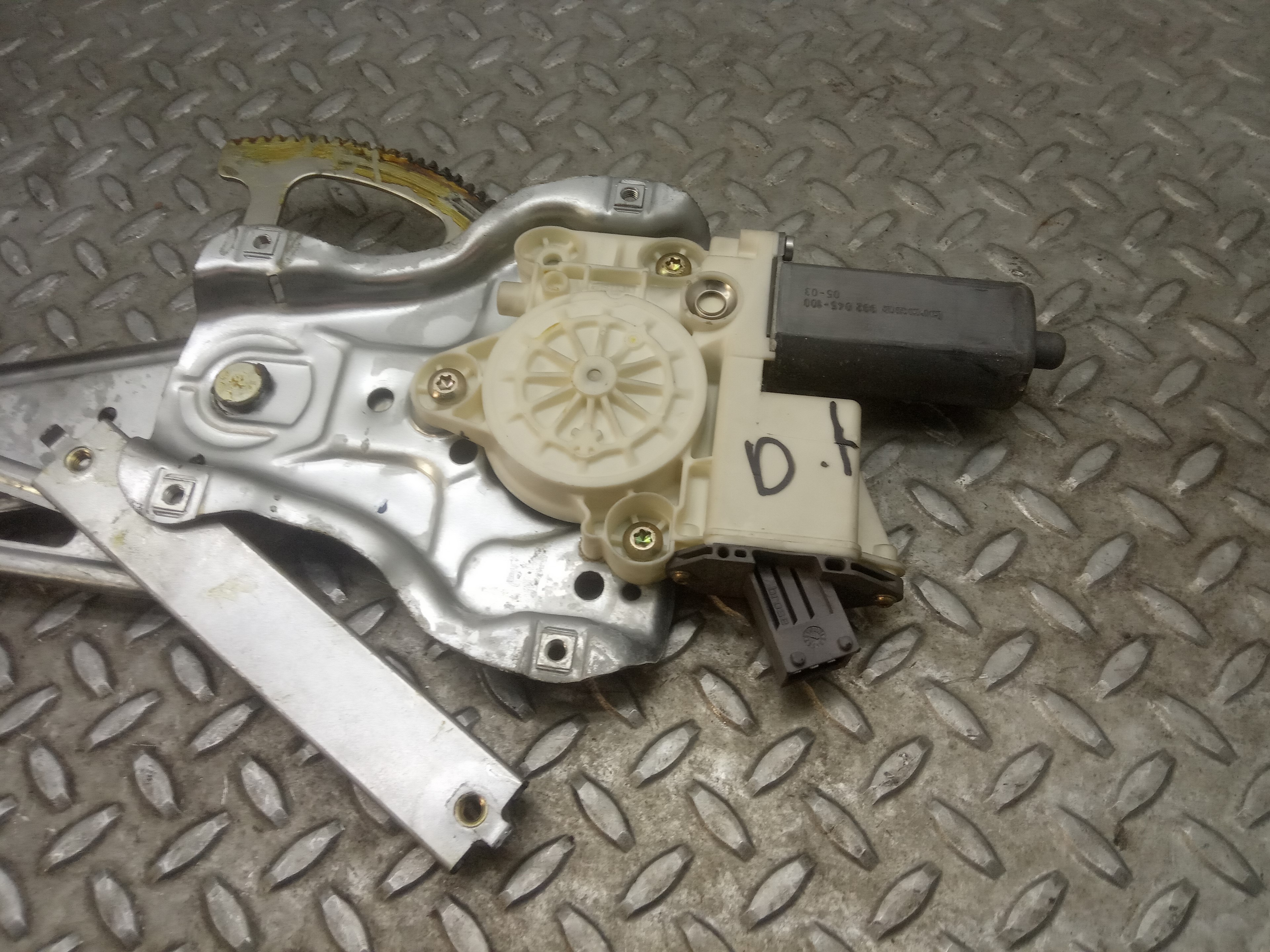 TOYOTA Avensis 2 generation (2002-2009) Front Left Door Window Regulator 6982005050,994023 23691552