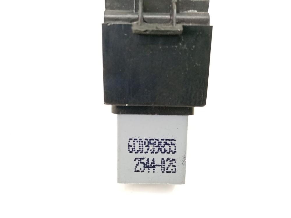 Mando elevalunas trasero derecho CUSA,CYZB 6R0857255 de Volkswagen Polo v (6r1, 6c1) 2011-2014 75 CV con 163618 km - pieza usada