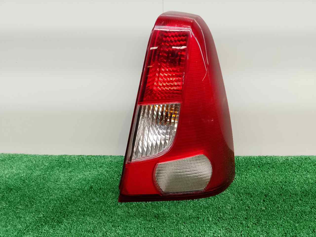 DACIA Logan 1 generation (2004-2012) Rear Right Taillight Lamp 24099065