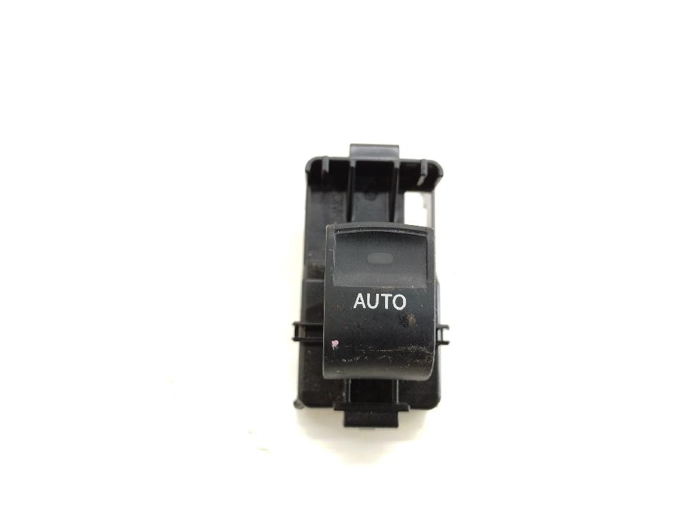 Mando elevalunas delantero derecho 2ZR 8481002140 de Toyota Auris station wagon (_e18_) 2013-2018 136 CV con 29531 km