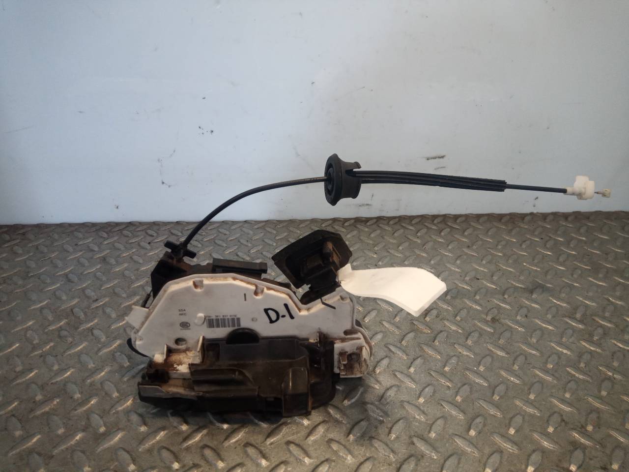 SEAT Leon 3 generation (2012-2020) Front Left Door Lock 5K1837015E 23351941