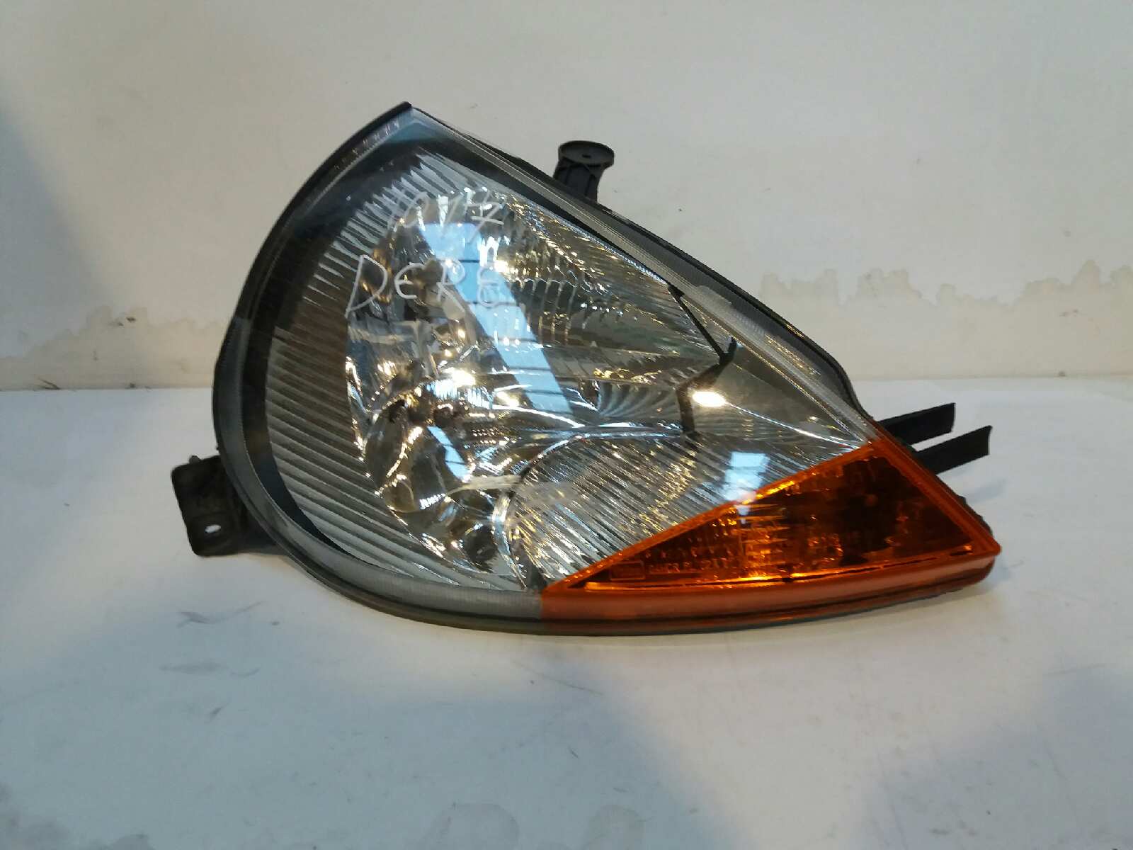 FORD Ka 1 generation (1996-2008) Front Right Headlight 18682603